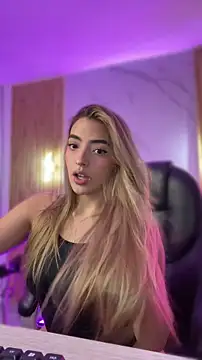 Snapshot of KYLIE_JONES6 chatting on 05-15-26, 02:31 KYLIE JONES6 online show from 05-15-26, 02:31