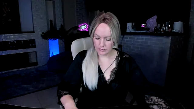Snapshot of MariemLui chatting on 09-16-25, 06:03 MariemLui online show from 09-16-25, 06:03