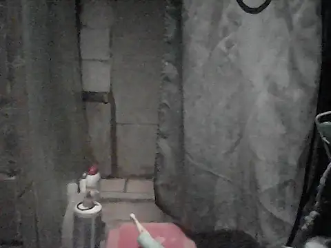 Twoslipperywhenwett online show from 12-16-25, 08:35