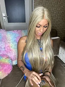 Snapshot of dutchbarbie chatting on 10-18-25, 05:04 dutchbarbie online show from 10-18-25, 05:04