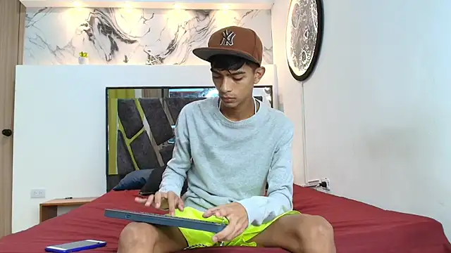 PRETTY SEX1 online show from 09-17-25, 07:10