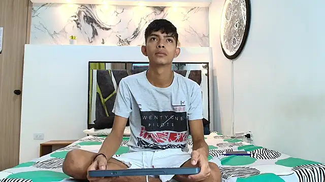 PRETTY SEX1 online show from 09-13-25, 07:19