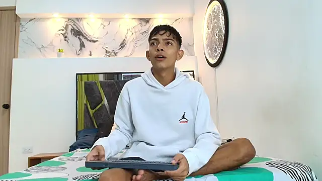 PRETTY SEX1 online show from 09-20-25, 07:13