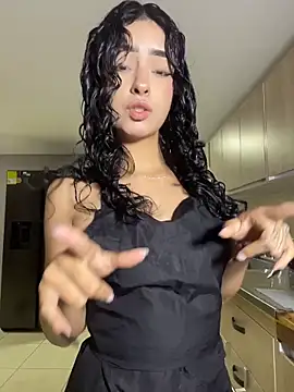 Snapshot of RosseMelody chatting on 06-16-26, 02:44 RosseMelody online show from 06-16-26, 02:44