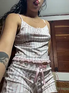 Snapshot of RosseMelody chatting on 05-28-26, 01:24 RosseMelody online show from 05-28-26, 01:24