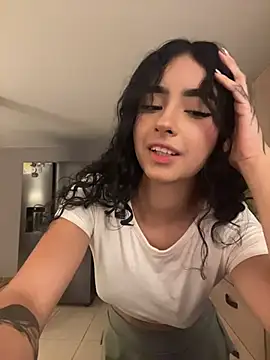 Snapshot of RosseMelody chatting on 07-23-26, 01:58 RosseMelody online show from 07-23-26, 01:58