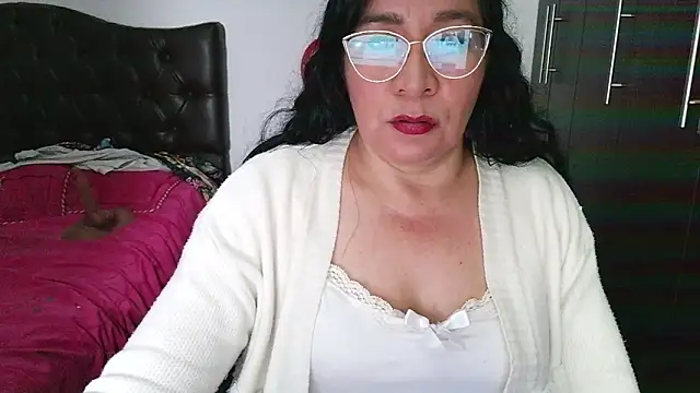 Snapshot of Grace_mature_milf chatting on 06-11-26, 11:13 Grace mature milf online show from 06-11-26, 11:13