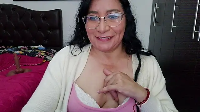 Snapshot of Grace_mature_milf chatting on 07-17-26, 12:08 Grace mature milf online show from 07-17-26, 12:08