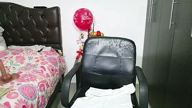 Snapshot of Grace_mature_milf chatting on 05-22-26, 10:57 Grace mature milf online show from 05-22-26, 10:57