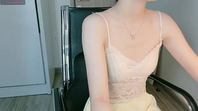 Snapshot of Ryeon_99 chatting on 05-28-26, 03:14 Ryeon 99 online show from 05-28-26, 03:14