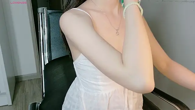 Snapshot of Ryeon_99 chatting on 05-29-26, 03:12 Ryeon 99 online show from 05-29-26, 03:12