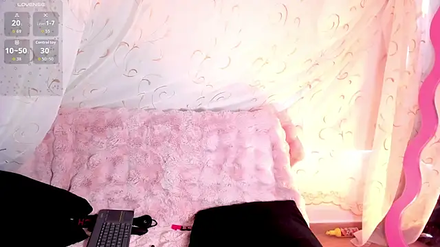 kinkyboat23 online show from 12-20-25, 07:39