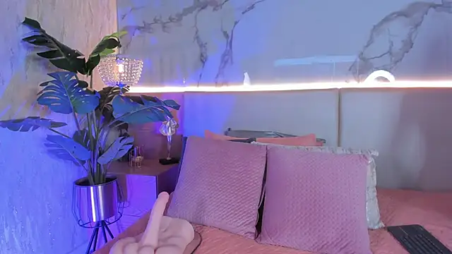 ValSmith  online show from 03-11-26, 04:39