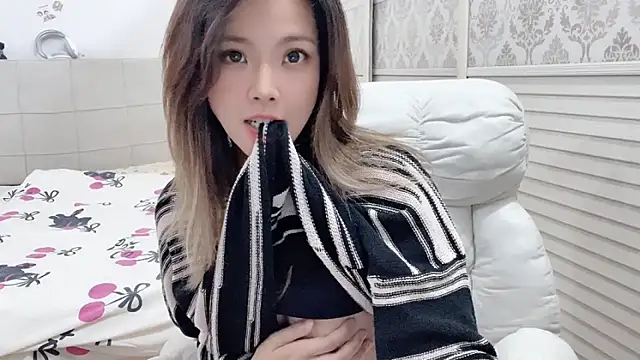 Holiland online show from 10-29-25, 01:15