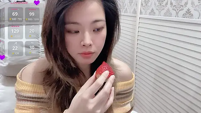 Holiland online show from 12-17-25, 01:10