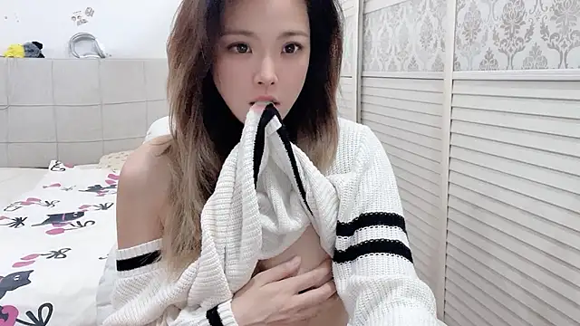 Holiland online show from 10-28-25, 12:55