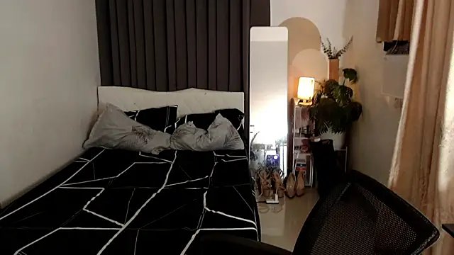 Ur QueenCamilla online show from 11-13-25, 03:32