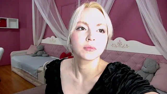 MollyHuntt online show from 11-27-25, 07:03