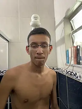 Snapshot of safadezanunes2 chatting on 10-17-25, 03:47 safadezanunes2 online show from 10-17-25, 03:47