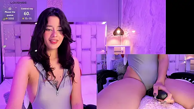 EvelynLips  online show from 10-19-25, 04:04