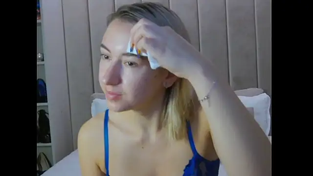 LexiRussell online show from 10-10-25, 01:28