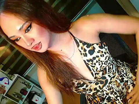Snapshot of Queen_yasii_88 chatting on 04-18-26, 05:15 Queen yasii 88 online show from 04-18-26, 05:15