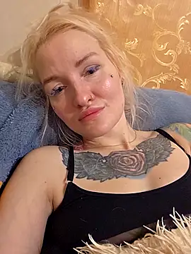 Snapshot of KateMonroe chatting on 04-25-26, 10:07 KateMonroe online show from 04-25-26, 10:07