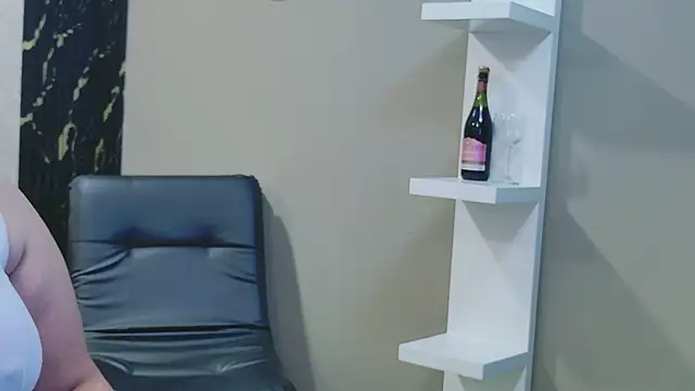 Snapshot of KiimBrooks chatting on 02-08-26, 10:57 KiimBrooks online show from 02-08-26, 10:57