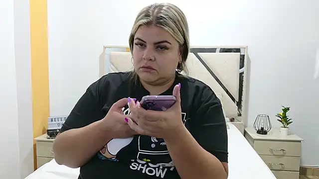 Snapshot of KiimBrooks chatting on 02-19-26, 12:40 KiimBrooks online show from 02-19-26, 12:40