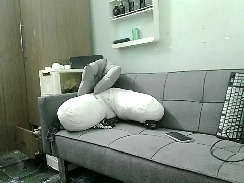 Snapshot of boyhigh1997 chatting on 05-15-26, 02:26 boyhigh1997 online show from 05-15-26, 02:26