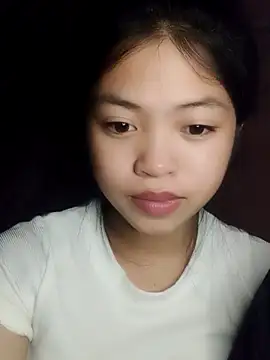 Snapshot of Thy00__ chatting on 10-16-25, 04:04 Thy00 online show from 10-16-25, 04:04