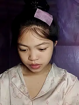 Snapshot of Thy00__ chatting on 10-22-25, 12:43 Thy00 online show from 10-22-25, 12:43