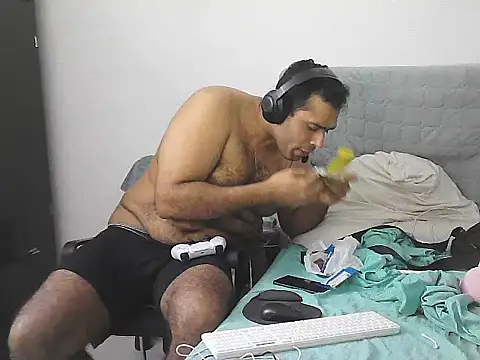 Snapshot of morenocabro10 chatting on 04-22-26, 05:14 morenocabro10 online show from 04-22-26, 05:14
