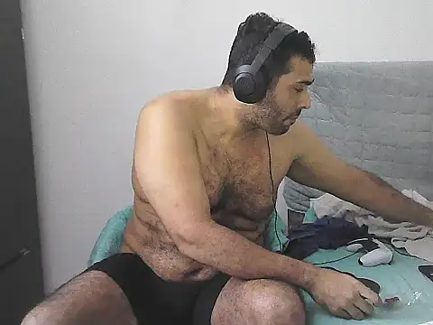 Snapshot of morenocabro10 chatting on 04-21-26, 02:51 morenocabro10 online show from 04-21-26, 02:51
