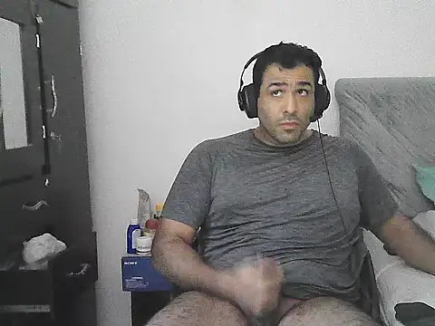 Snapshot of morenocabro10 chatting on 06-18-26, 06:01 morenocabro10 online show from 06-18-26, 06:01