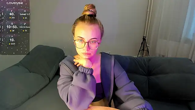 MewStella online show from 10-02-25, 09:45