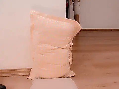 Tea Mei online show from 11-15-25, 09:02