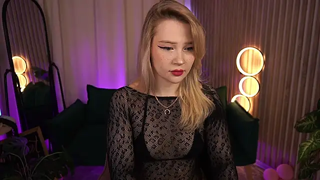 LauraWifeness online show from 04-17-26, 06:38