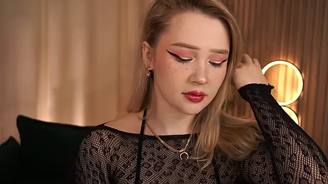 LauraWifeness online show from 04-05-26, 06:20