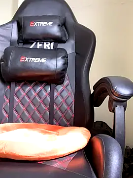 Snapshot of Mei-Mei89 chatting on 10-05-25, 01:29 Mei-Mei89 online show from 10-05-25, 01:29