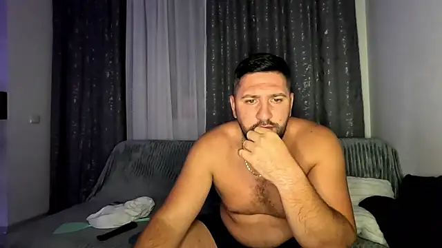 Snapshot of Gold_Alpha_Boy chatting on 09-16-25, 08:21 Gold Alpha Boy online show from 09-16-25, 08:21