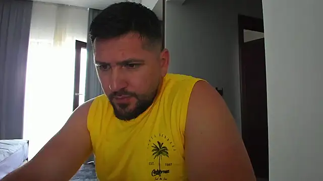 Gold Alpha Boy online show from 07-10-26, 12:38