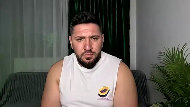 Snapshot of Gold_Alpha_Boy chatting on 05-11-26, 06:05 Gold Alpha Boy online show from 05-11-26, 06:05