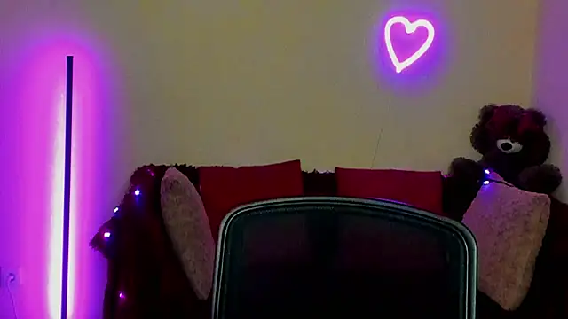 Snapshot of Alicia_love00 chatting on 05-02-26, 11:26 Alicia love00 online show from 05-02-26, 11:26