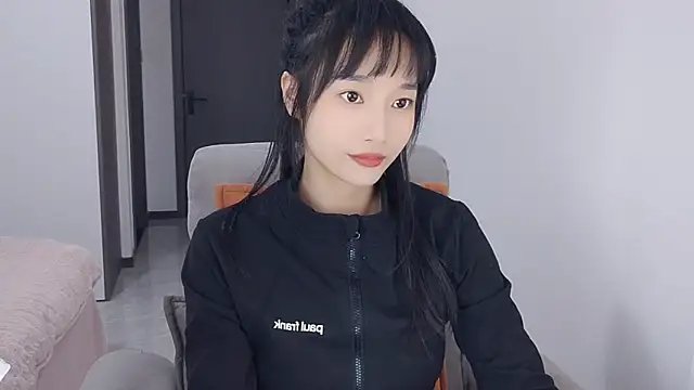 Snapshot of Lisa-3333 chatting on 12-21-25, 01:46 Lisa-3333 online show from 12-21-25, 01:46