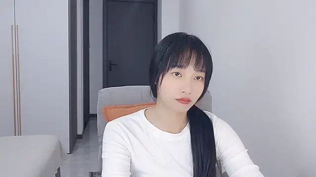 Snapshot of Lisa-3333 chatting on 11-15-25, 01:04 Lisa-3333 online show from 11-15-25, 01:04