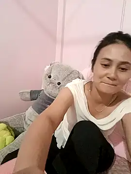 Snapshot of Jun-Mzzz chatting on 10-20-25, 06:04 Jun-Mzzz online show from 10-20-25, 06:04