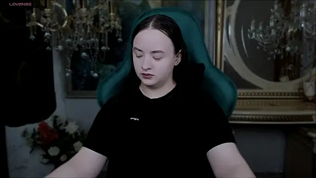 LaraBenson  online show from 11-27-25, 10:37