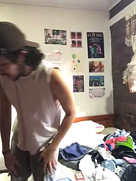 Snapshot of Luxx_14 chatting on 11-04-25, 04:33 Luxx 14 online show from 11-04-25, 04:33