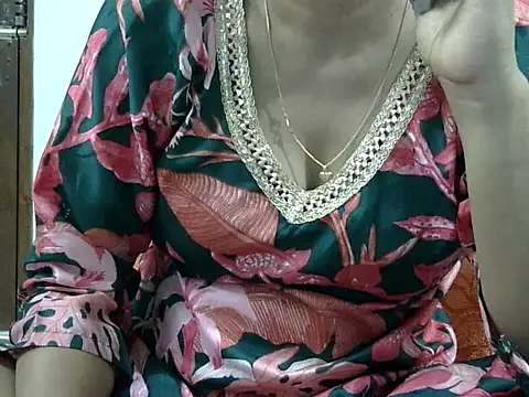 Snapshot of CHAMELI4747 chatting on 10-06-25, 08:15 CHAMELI4747 online show from 10-06-25, 08:15